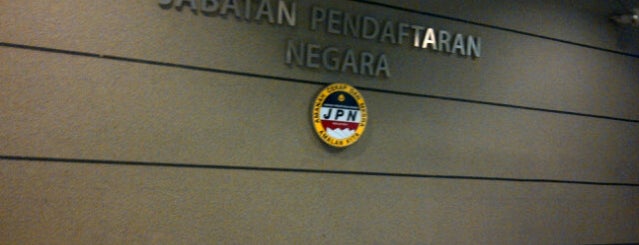 Jabatan Pendaftaran Negara (JPN) is one of Orte, die Li-May gefallen.