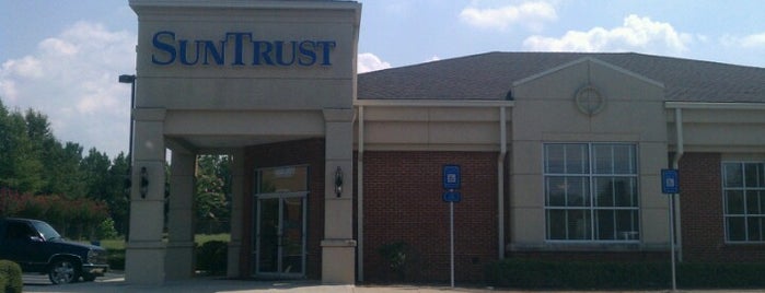 Suntrust Bank is one of Scott’s Liked Places.