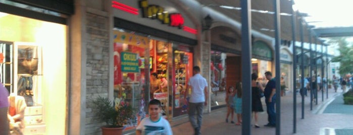 Toyzz Shop is one of Orte, die FATOŞ gefallen.