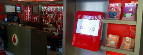 Vodafone Store is one of สถานที่ที่บันทึกไว้ของ alessandro.