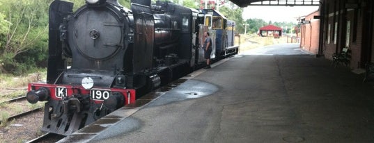 Castlemaine Station is one of Tempat yang Disukai Mike.