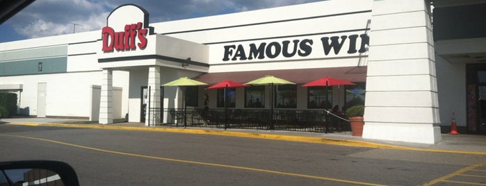 Duff's Famous Wings is one of Lugares favoritos de Scott.