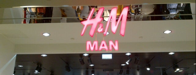 H&M is one of Lieux qui ont plu à Misty.