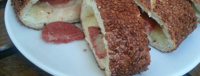 Simit Sarayi is one of Ab 님이 좋아한 장소.