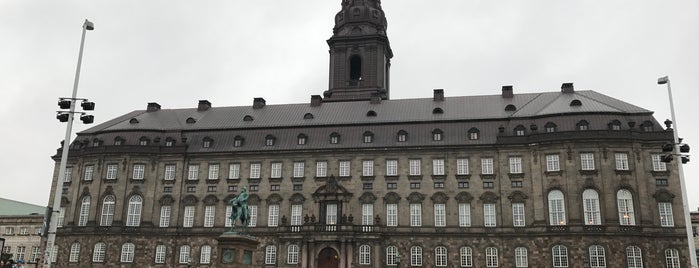 Christiansborg Slot is one of København.