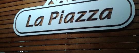 La Piazza is one of Lugares para comer.