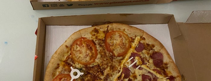 Pizza Hut is one of com tâninha.