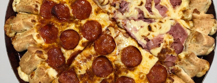 Pizza Hut is one of Annaさんのお気に入りスポット.