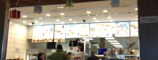 McDonald's is one of Locais salvos de jose.
