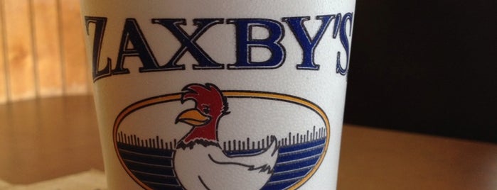 Zaxby's Chicken Fingers & Buffalo Wings is one of Lugares favoritos de Carmine.