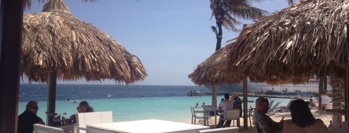 Infinity Beach Bar & Grill is one of Lugares favoritos de Daniele.