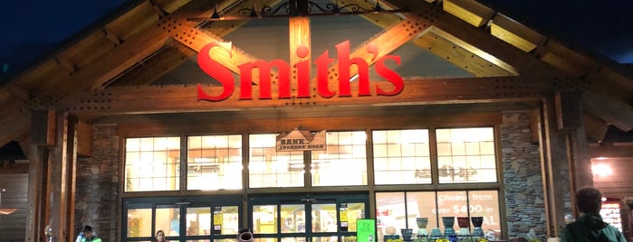 Smith's Food & Drug is one of Tempat yang Disukai Michael.