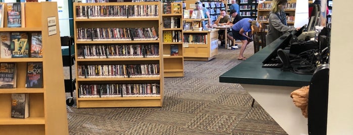 East Bend Public Library is one of Erin'in Beğendiği Mekanlar.