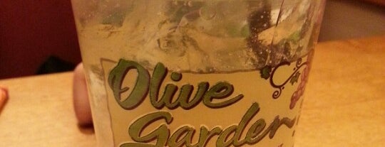 Olive Garden is one of Tempat yang Disukai Eve.