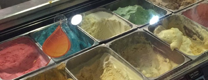 Cold Stone Creamery is one of The 9 Best Places for Cake Ice Cream in Las Vegas.