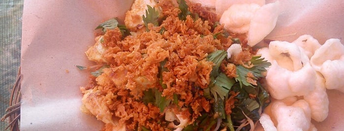 warung lotek kremes gapuro is one of lunch spot.