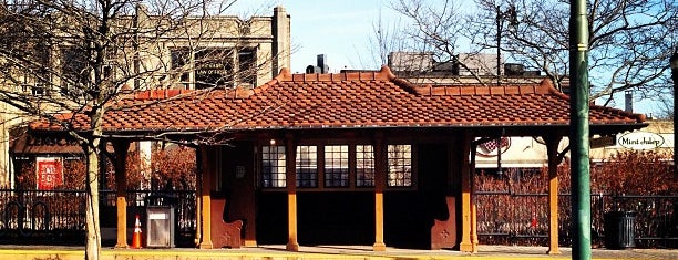 MBTA Coolidge Corner Station is one of Lugares favoritos de Rachel.