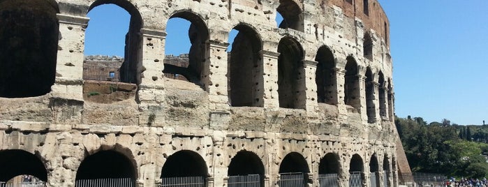 Coliseo is one of ROME.