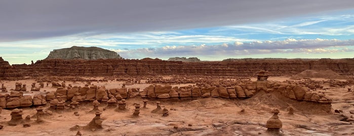 Goblin Valley State Park is one of Tempat yang Disukai Zach.