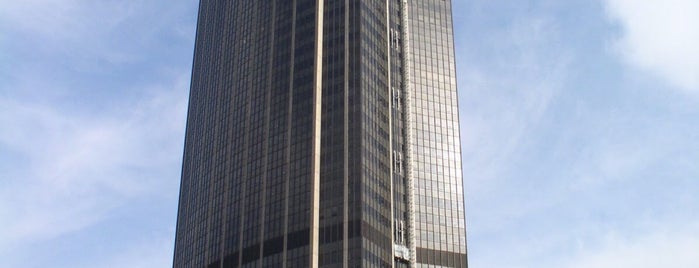 Aussichtsplattform des Tour Montparnasse is one of Orte, die Carlos gefallen.