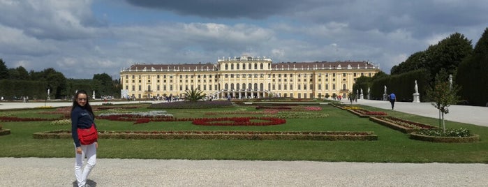 Château de Schönbrunn is one of Long weekend in Vienna.