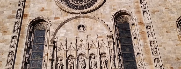 Duomo di Como is one of Lugares favoritos de Louise.