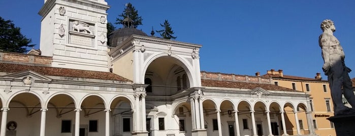 Piazza Libertà is one of Locais curtidos por Louise.