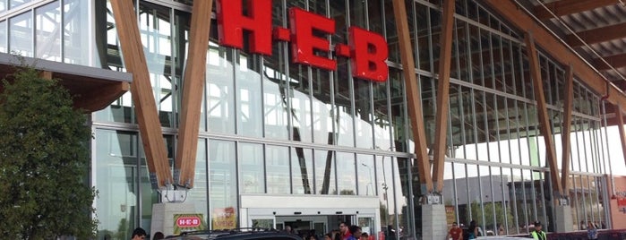 H-E-B is one of สถานที่ที่ Bailie ถูกใจ.