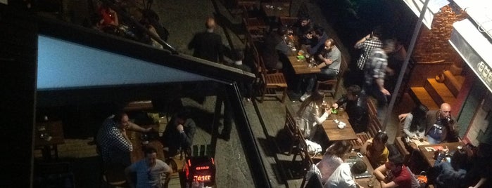 232 Alsancak is one of Lugares favoritos de Utku.