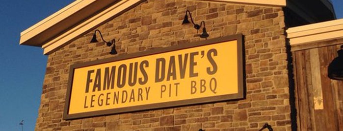 Famous Dave's is one of Lugares favoritos de Kathy.