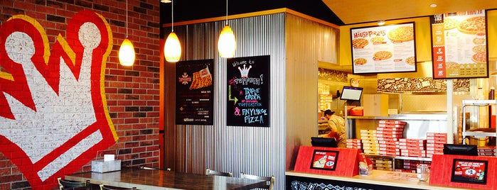 Toppers Pizza is one of สถานที่ที่ Jeremy ถูกใจ.