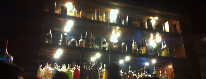 Lemon Garden+Bar is one of Lugares nocturnos.
