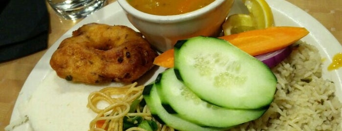 Hilltop Indian Cuisine is one of สถานที่ที่ Santosh ถูกใจ.