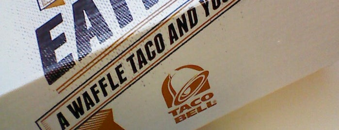 Taco Bell is one of สถานที่ที่ David ถูกใจ.