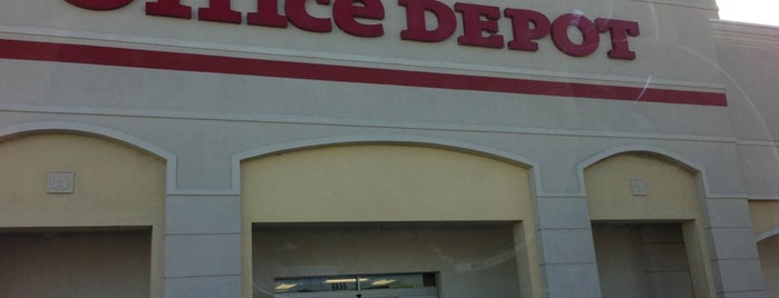 Office Depot is one of Lindsayeさんのお気に入りスポット.