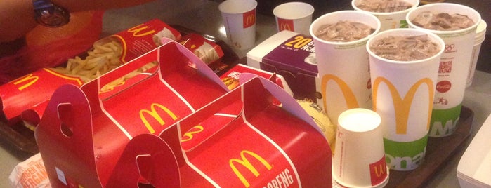 McDonald's is one of สถานที่ที่ Endless Love ถูกใจ.