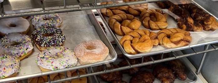 Strachn's Bakery is one of TOleDO LIST.