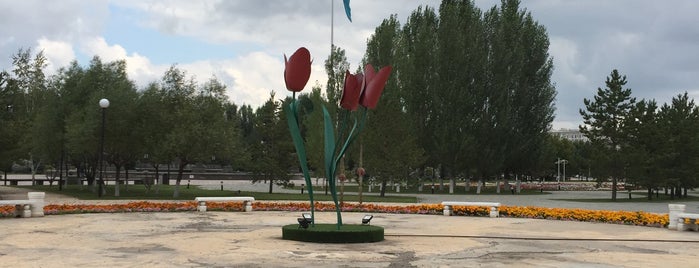 Цирк алдындағы саябақ / Парк перед Цирком is one of สถานที่ที่ Olesya ถูกใจ.