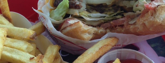 In-N-Out Burger is one of Orte, die Aptraveler gefallen.
