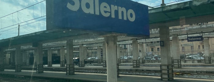 Stazione Salerno is one of Салермо.