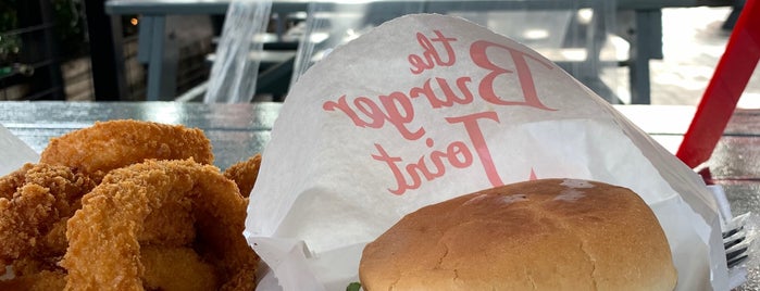 The Burger Joint is one of Posti che sono piaciuti a Aptraveler.