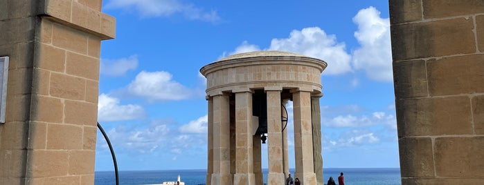 Siege Bell War Memorial is one of Lieux qui ont plu à Şeyma.