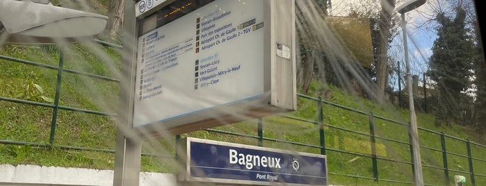 RER Bagneux [B] is one of saturno.
