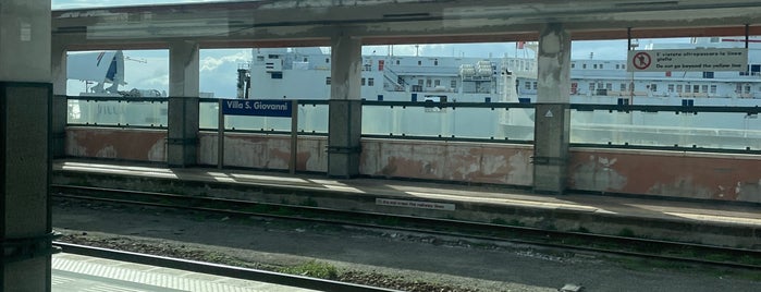 Stazione Villa San Giovanni is one of Trains.