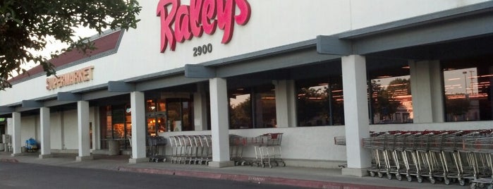Raley's is one of Locais curtidos por David.