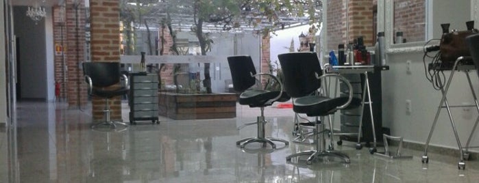 Moacir & Neto Hair Institute is one of Lugares favoritos de Ivan.