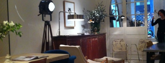 CASABLANCA art & antiques is one of Vintage Furniture Stores in Barcelona.