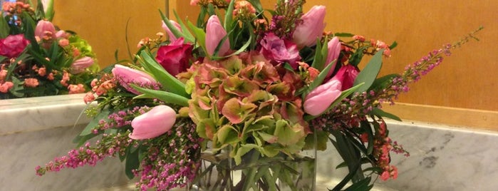 A New Leaf is one of South Loop Florists.