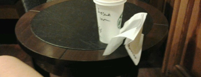 Starbucks is one of Orte, die Leila gefallen.