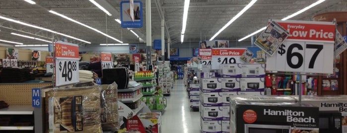 Walmart Supercenter is one of Posti che sono piaciuti a Phillip.